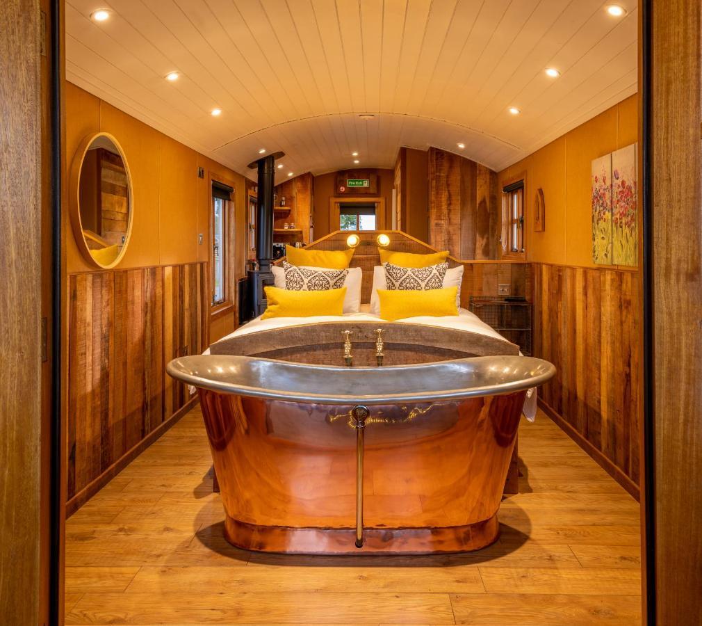 Апартаменти Ashwood Shepherd Hut -Ockeridge Rural Retreats Вустер Екстер'єр фото
