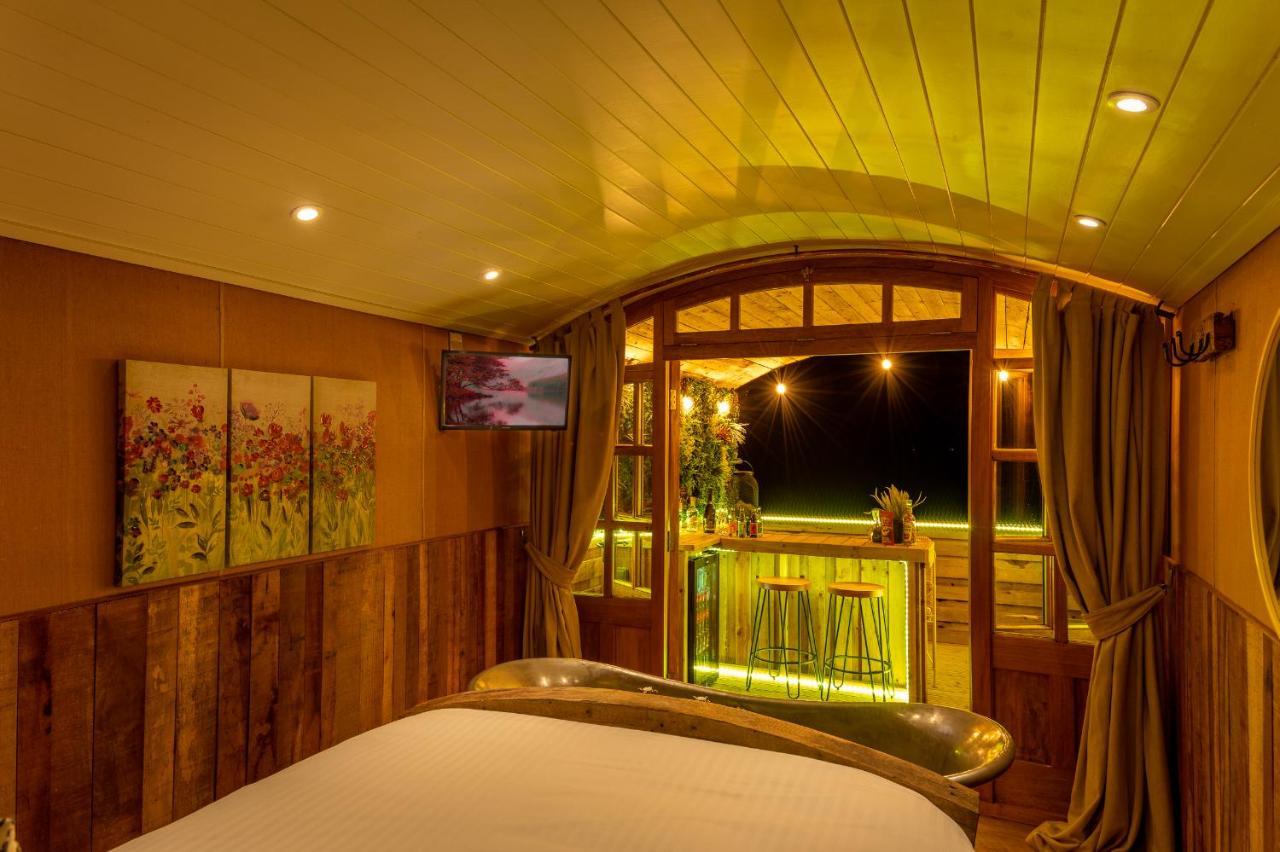Апартаменти Ashwood Shepherd Hut -Ockeridge Rural Retreats Вустер Екстер'єр фото