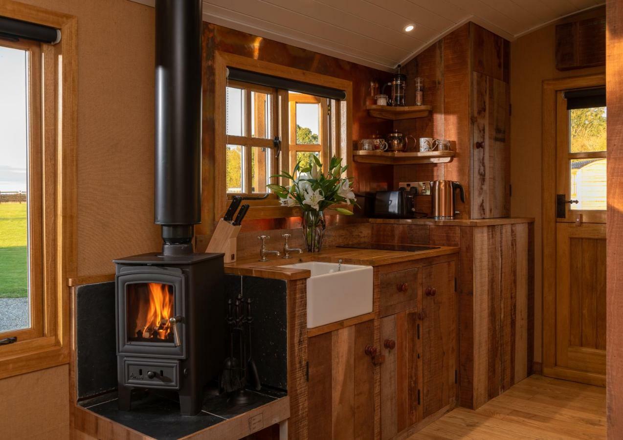 Апартаменти Ashwood Shepherd Hut -Ockeridge Rural Retreats Вустер Екстер'єр фото
